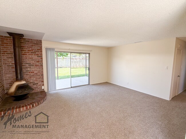 Building Photo - Homes Management - 3 Bed, 2 Bath San Marcos Home
