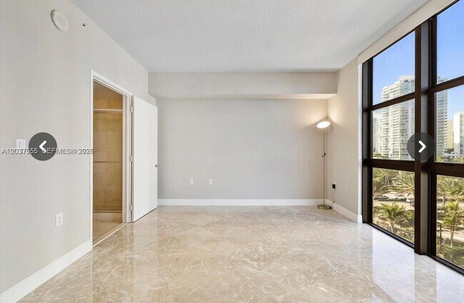 Building Photo - 16275 Collins Ave