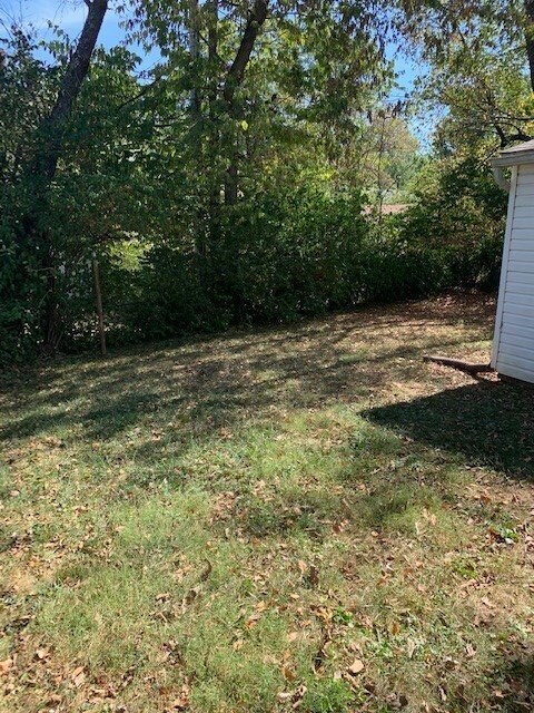 Building Photo - Unique 4 bedroom home available NOW