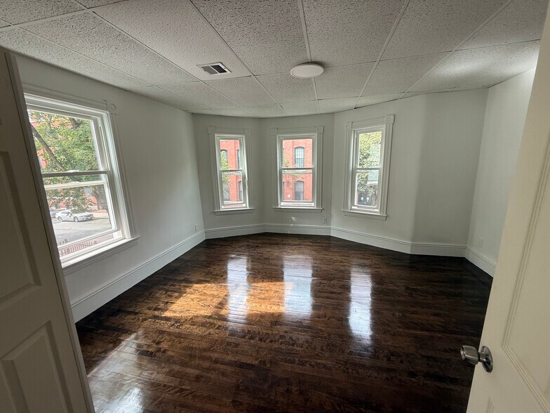 Building Photo - 25 Wyman St