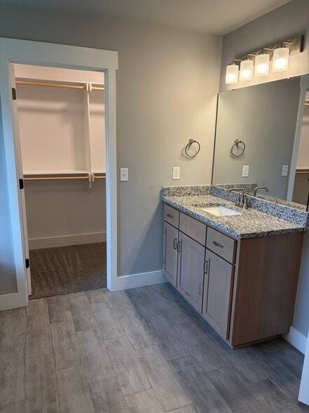 Building Photo - 536 Lewis St