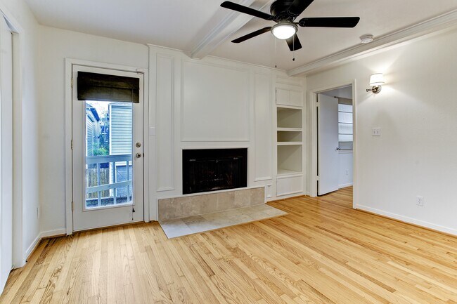 Building Photo - 613 E 21st St