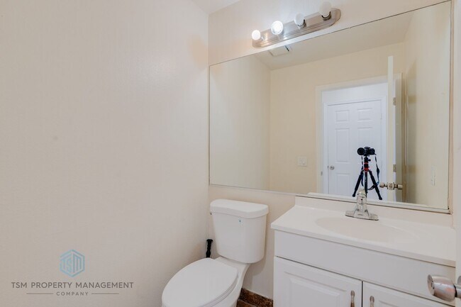 Building Photo - 4 Bed 3 Bath Single Family House with Large Backyard in Moreno Valley