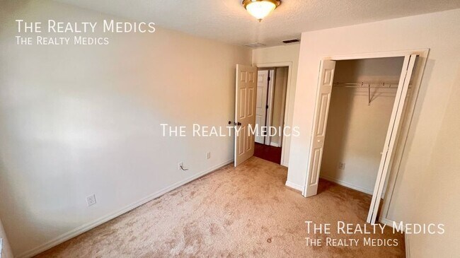 Building Photo - 3658 Oakdale Cir