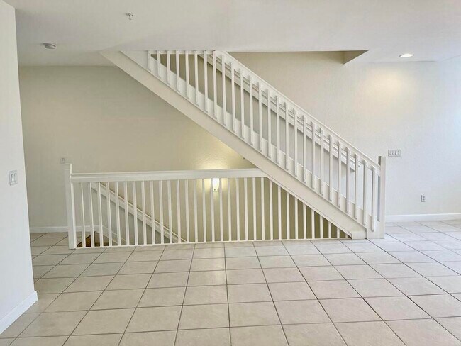 Building Photo - 609 Amador Ln