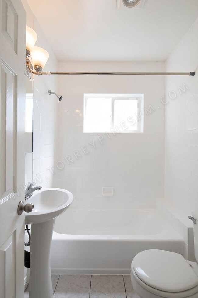 Building Photo - *OPEN HOUSE: 6/21 9:30-10:30AM* 1BR Betwee...