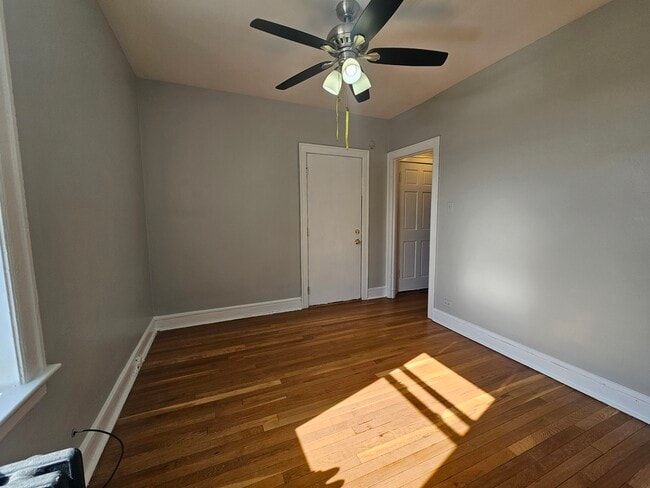 Building Photo - 4608 N Spaulding Ave