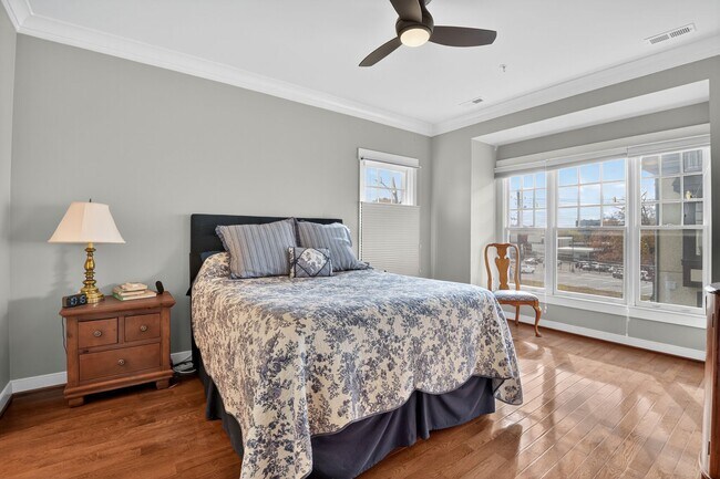 Building Photo - 2601 Hume Dr