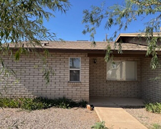 Primary Photo - 2115 Hohokam Dr
