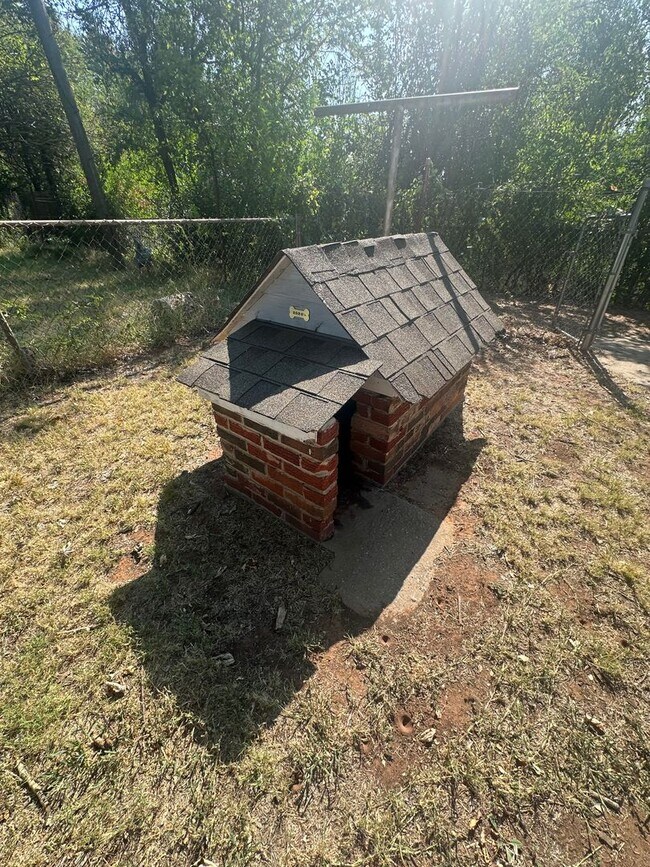 Building Photo - 2524 Eagle Dr