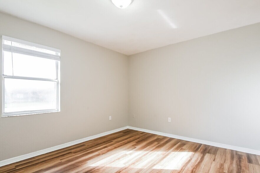 Building Photo - 1819 E Glancy Dr