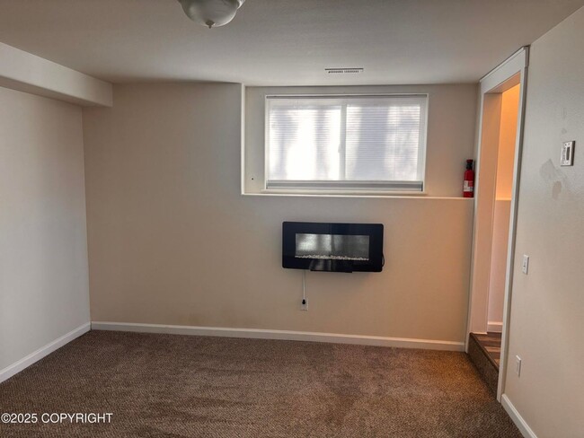 Building Photo - Beautiful East Anchorage 3 Bedroom Home!