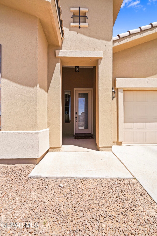 Building Photo - 12911 Aberdare Dr