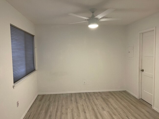 Building Photo - fireplace and all appliances close to ever...