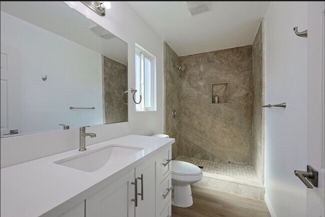 Building Photo - 143 Buccaneer Dr