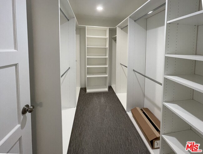 Building Photo - 17345 Hamlin St