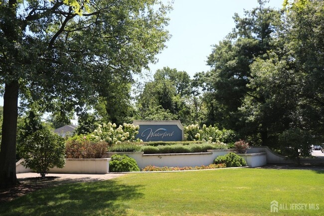 Building Photo - 732 Waterford Dr