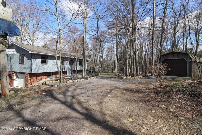 Building Photo - 1543 Coolbaugh Rd