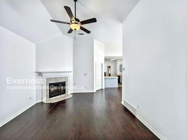 Building Photo - 1079 River Isle Dr