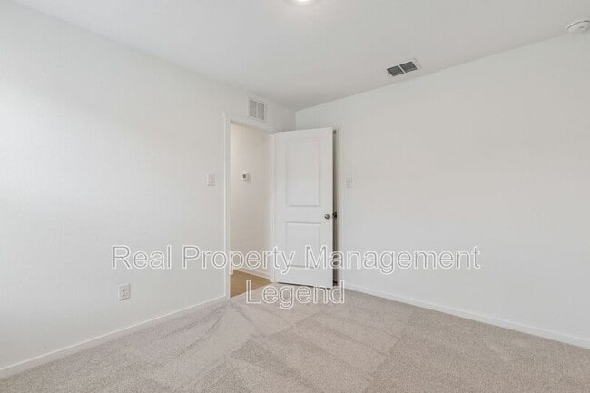 Building Photo - 216 Asterwood Ln