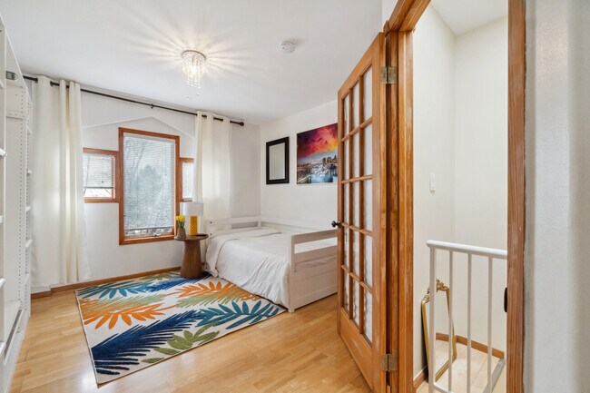 Building Photo - 40 Ella St