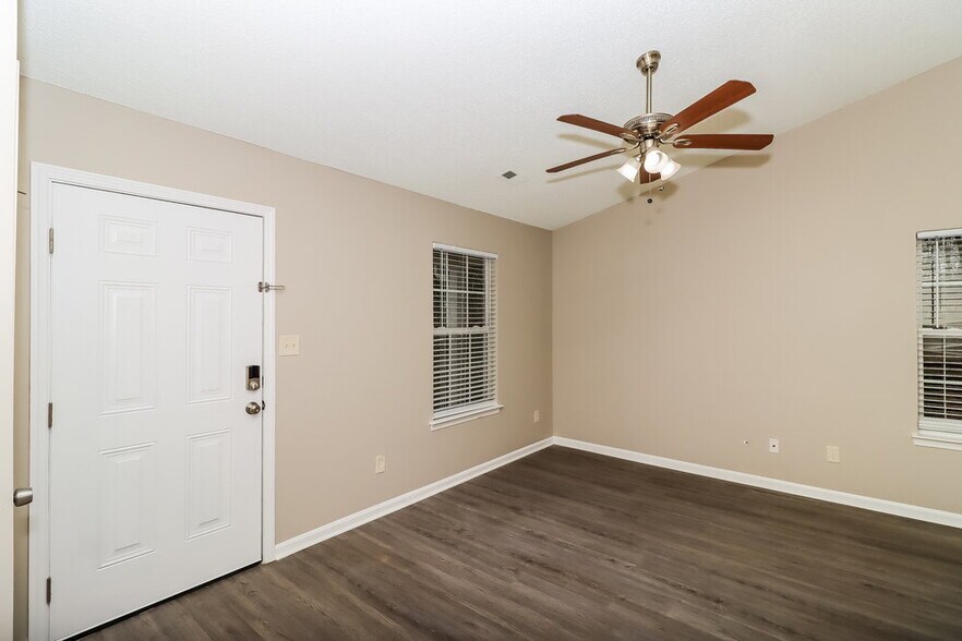 Building Photo - 11416 Northwoods Forest Dr