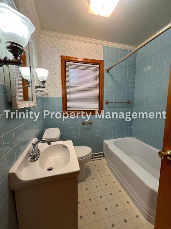 Building Photo - 2010 Hamill Ave