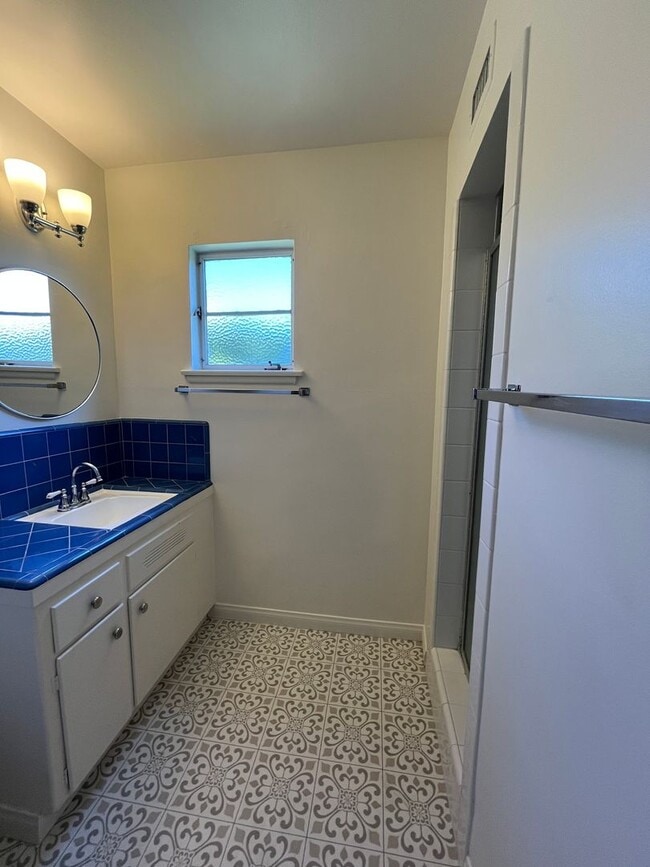 Building Photo - Charming Single Level 3-Bedroom 2-Bathroom Home With Hardwood Floors