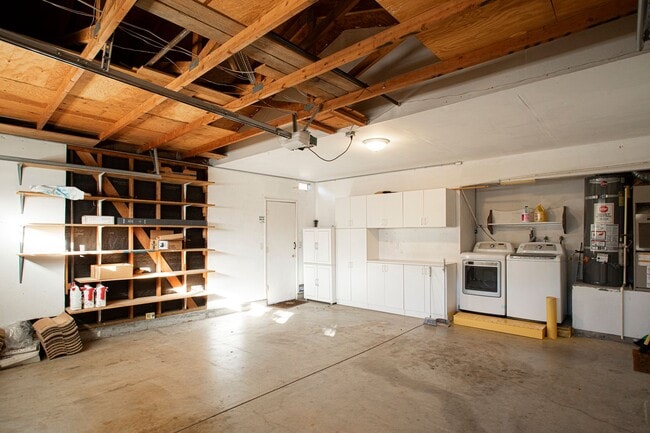 Building Photo - Lovely 3 Bedroom Home!