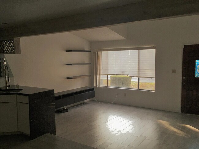 Building Photo - 2316 Gosford Rd