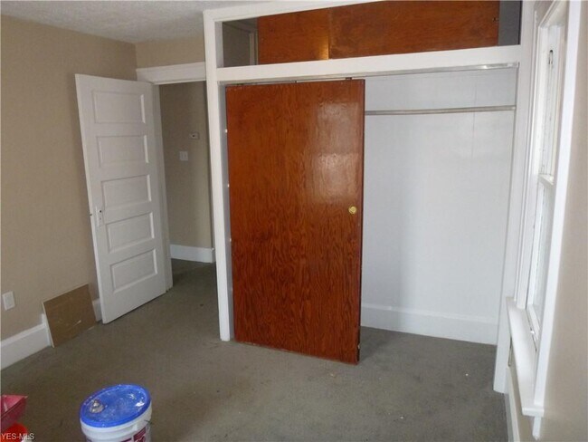 Building Photo - 62 E Rosewood Ave