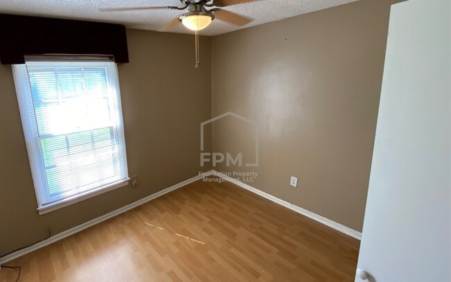 Building Photo - 3656 Haughton Ln