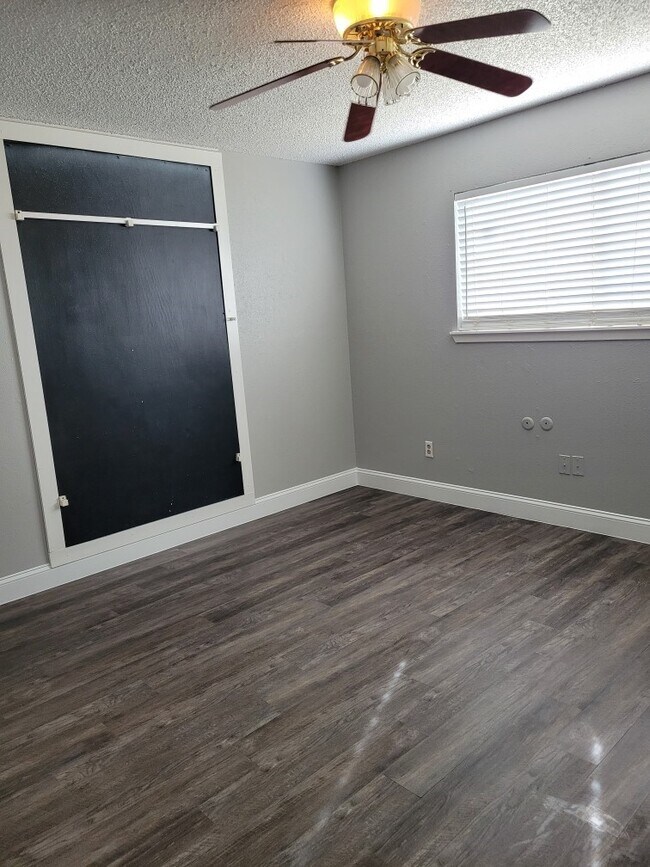 Building Photo - 2531 Turtle Creek Dr