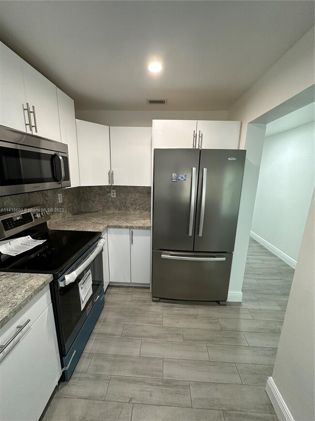 Building Photo - 2050 SW 122nd Ave