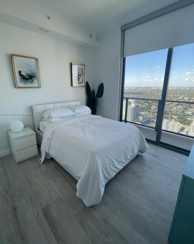 Building Photo - Remarks:	Enjoy stunning Skyline and Bay vi...