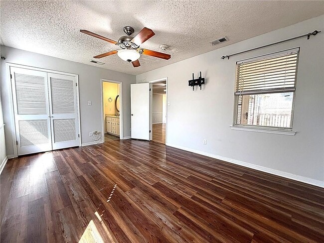 Building Photo - 955 Louise Ave