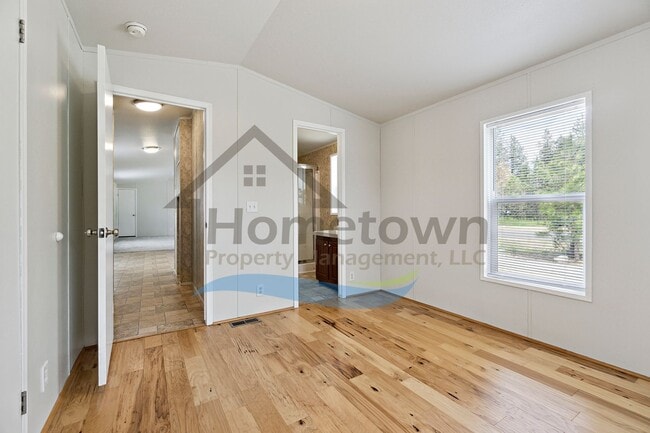 Building Photo - 5563 E Grove Ave
