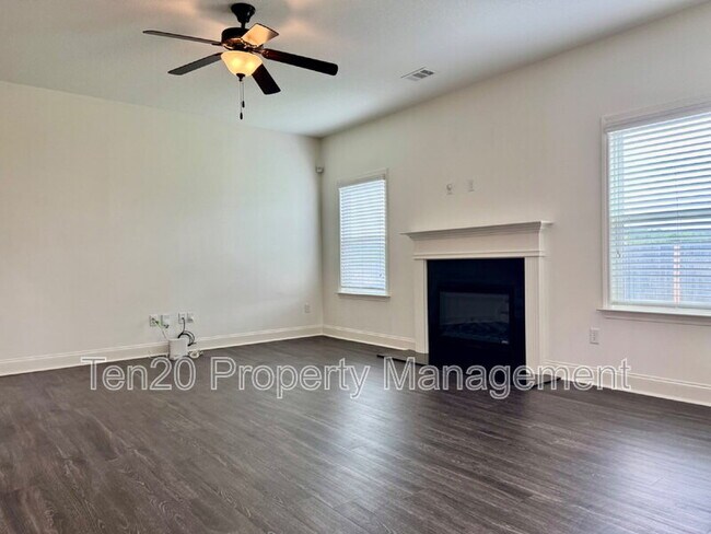 Building Photo - 5037 Lexington Ln