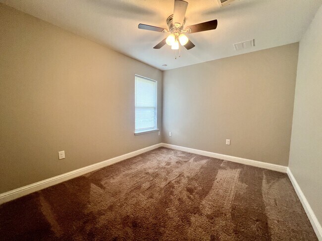 Building Photo - 3020 Crown Creek Cir