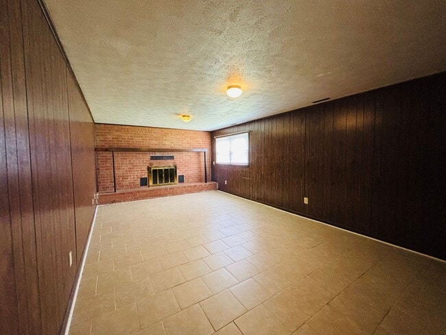 Building Photo - 306 Woodbine Dr