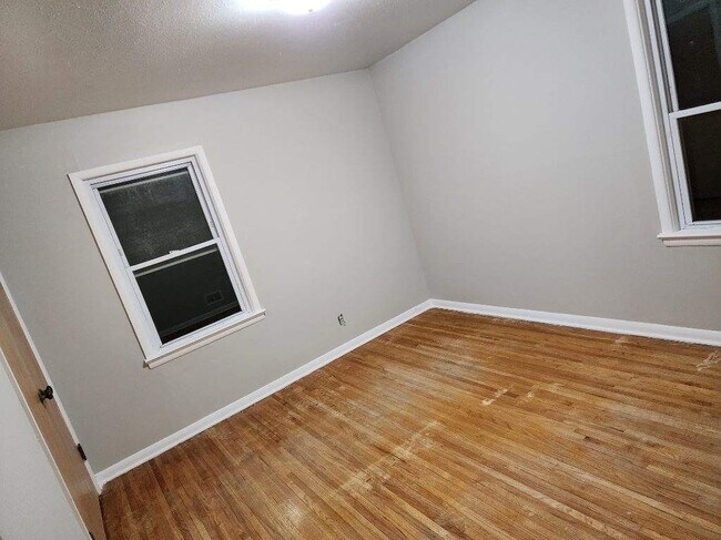 Building Photo - 2109 S Parkwood Ln