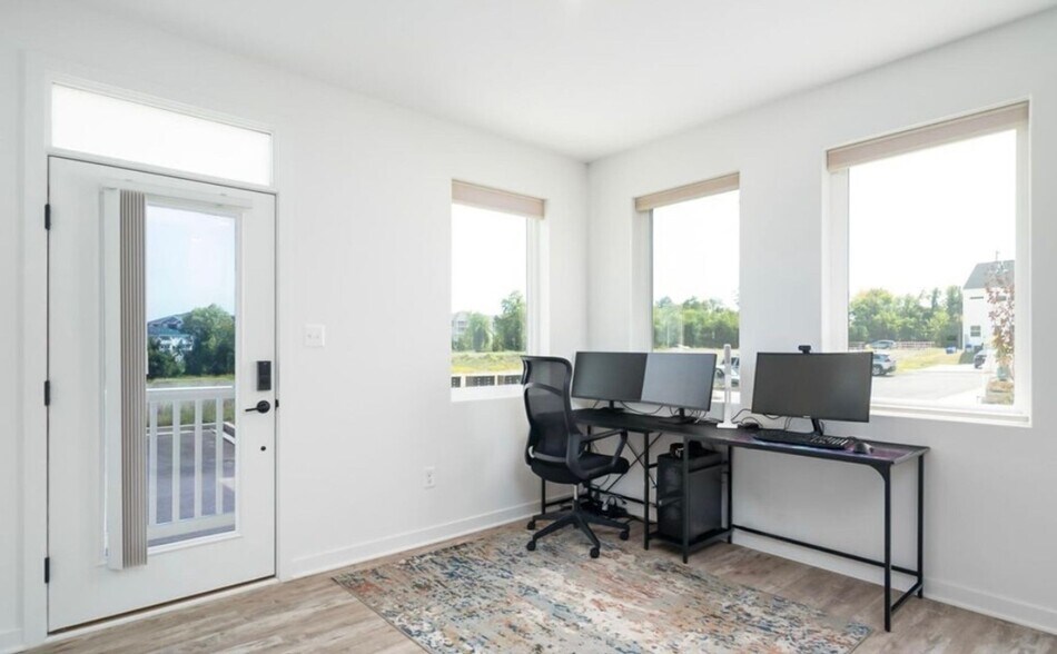 Building Photo - 1618 Blacksmith Wy