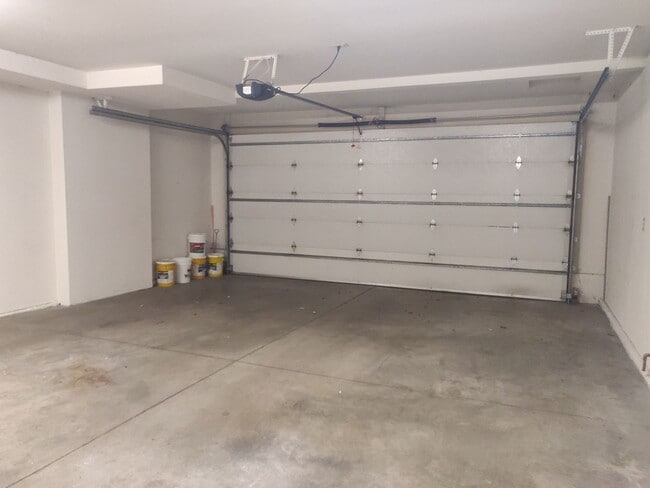 Building Photo - Charming 3x2.5 Modern Craftsman Home in NW Crossing with Private Backyard Oasis and Bonus Room Up...