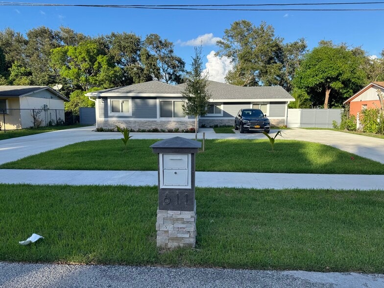 Primary Photo - 611 Davis Rd