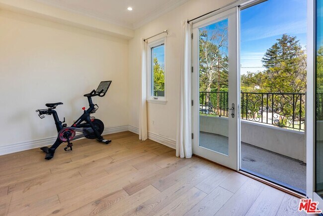 Building Photo - 391 S Saltair Ave