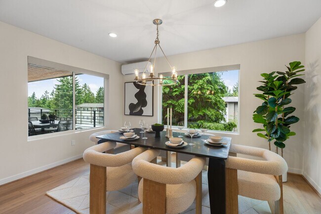 Building Photo - Comfort Meets Convenience in This Bellevue Condo