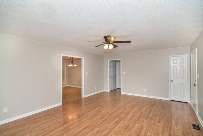Building Photo - 339 White Springs Rd