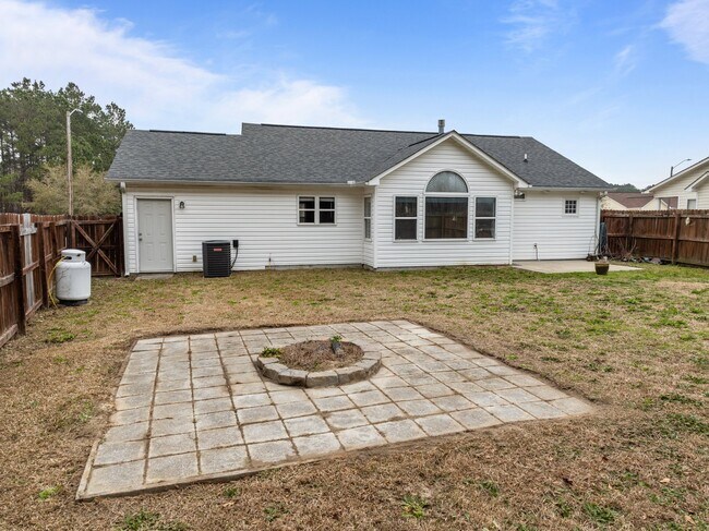 Building Photo - 202 Fairmount Way