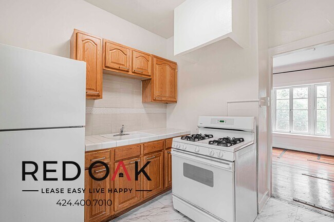 Building Photo - 532 S Coronado St