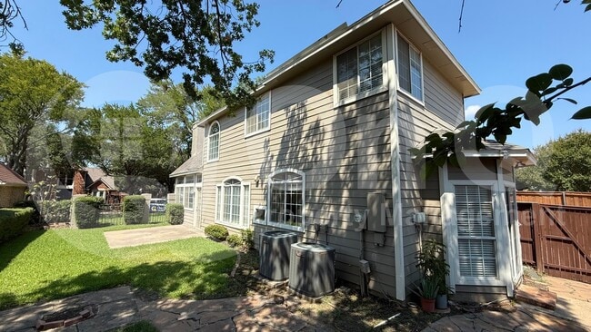 Building Photo - 304 Dakota Trail